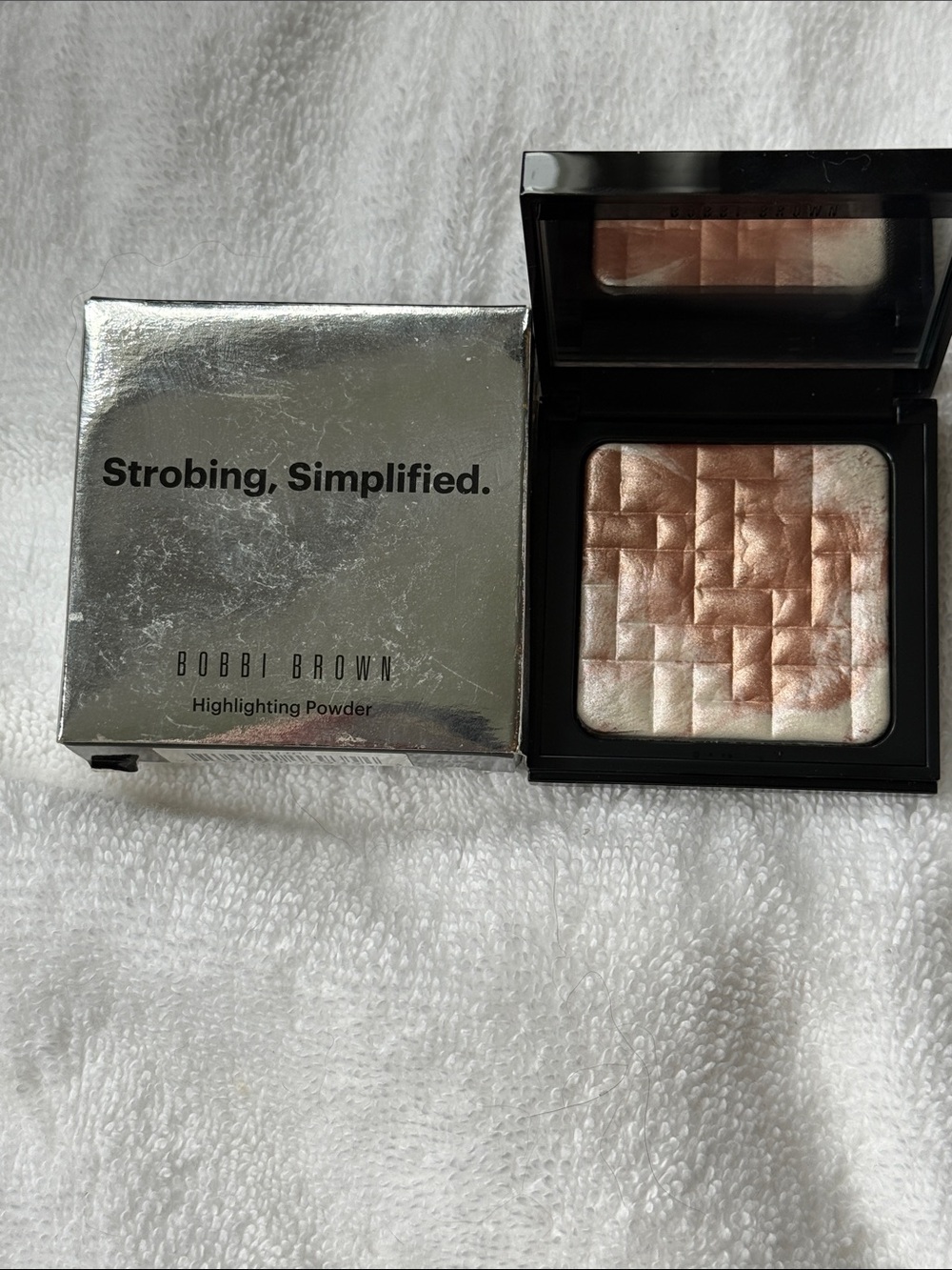 Bobbi Brown Highlighting Powder - Pink Glow